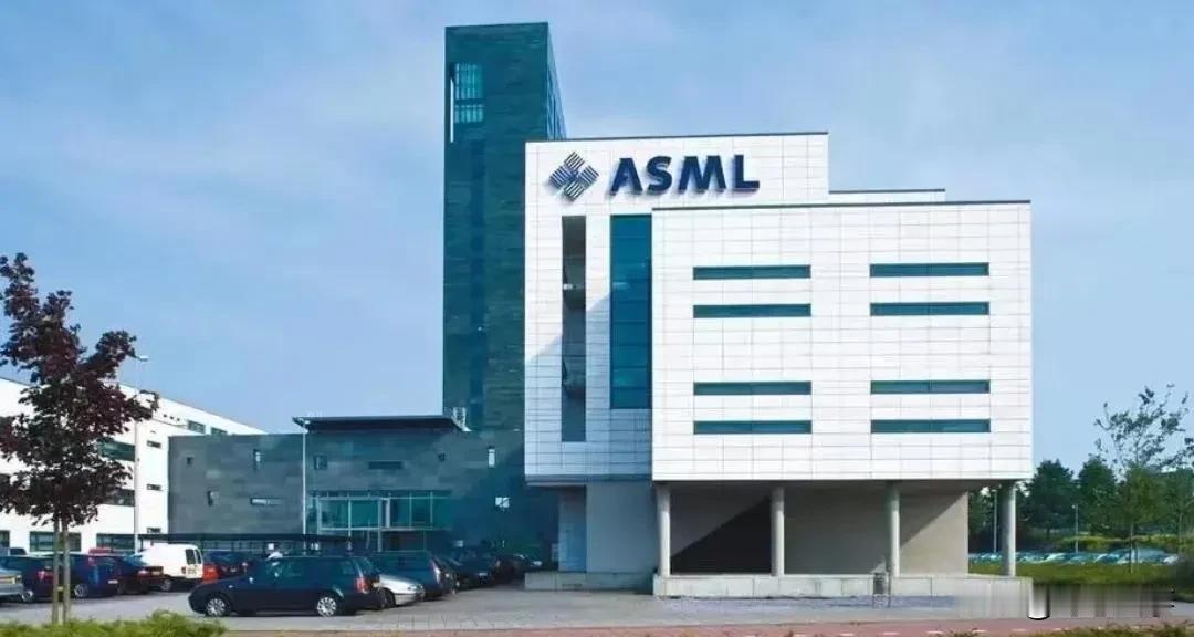 荷兰求合作：ASML盼东方大国购买光刻机

荷兰ASML公司现在希望东方大国能不