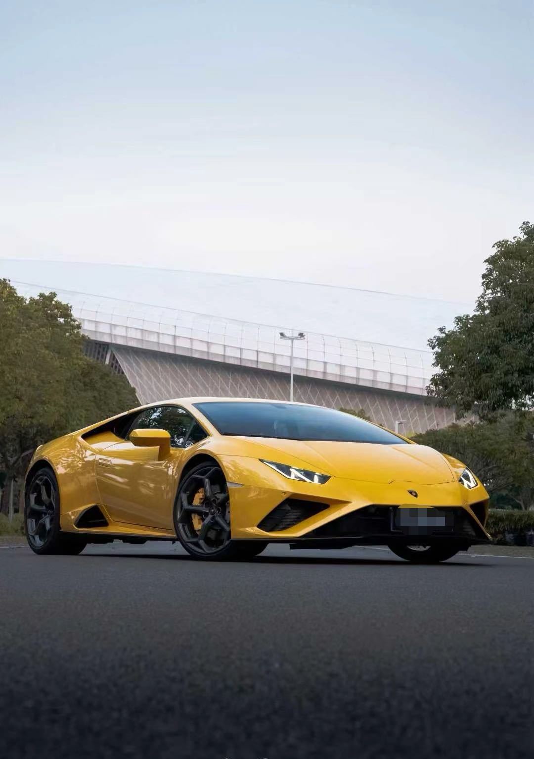 你们知道租一台兰博基尼EVO一个月是多少钱吗？ 厦门