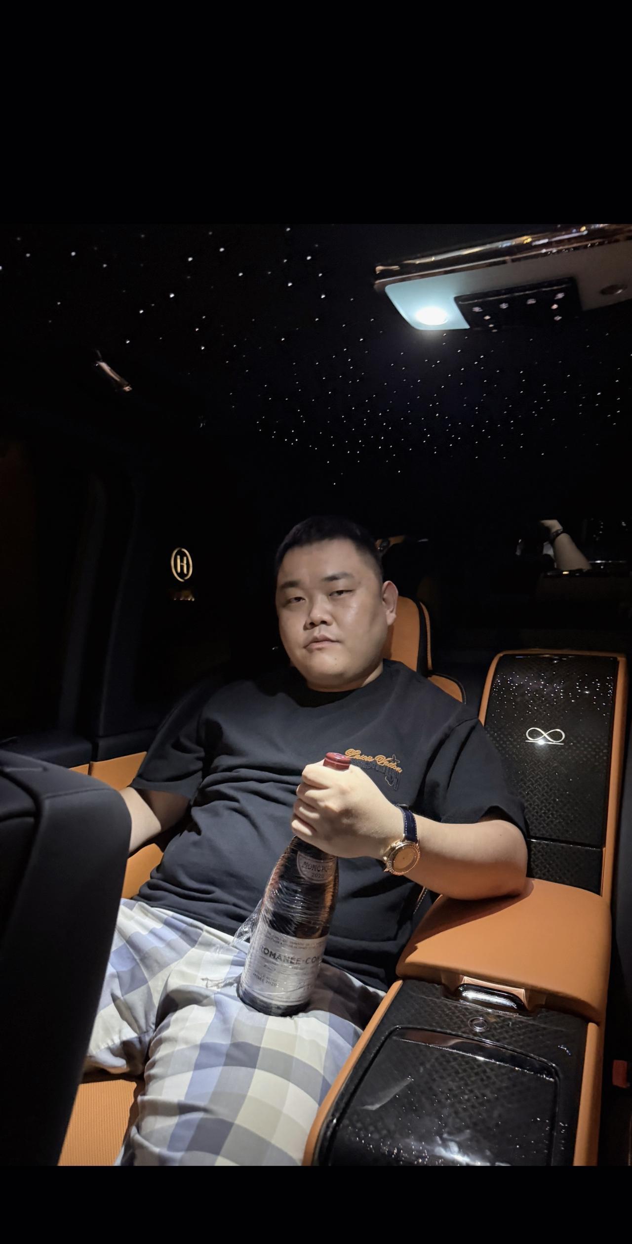 今天带兄弟们进货
2个半小时 拿下56台 
但总感觉八字被人抠出来暗算了一波
麦