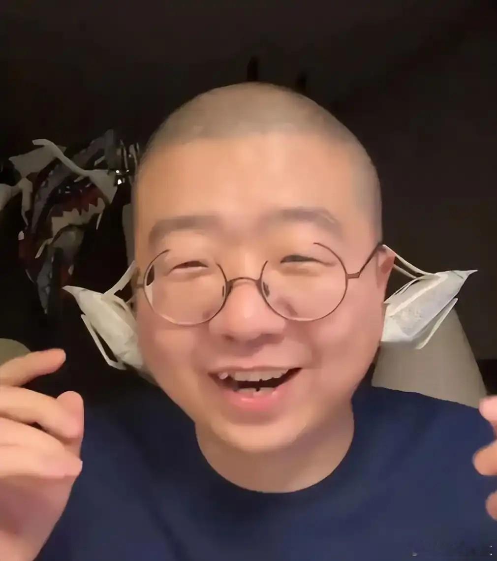 李诞好奇自媒体博主财务状态看到李诞好奇自媒体博主的财务状态，真的忍不住笑出声，太