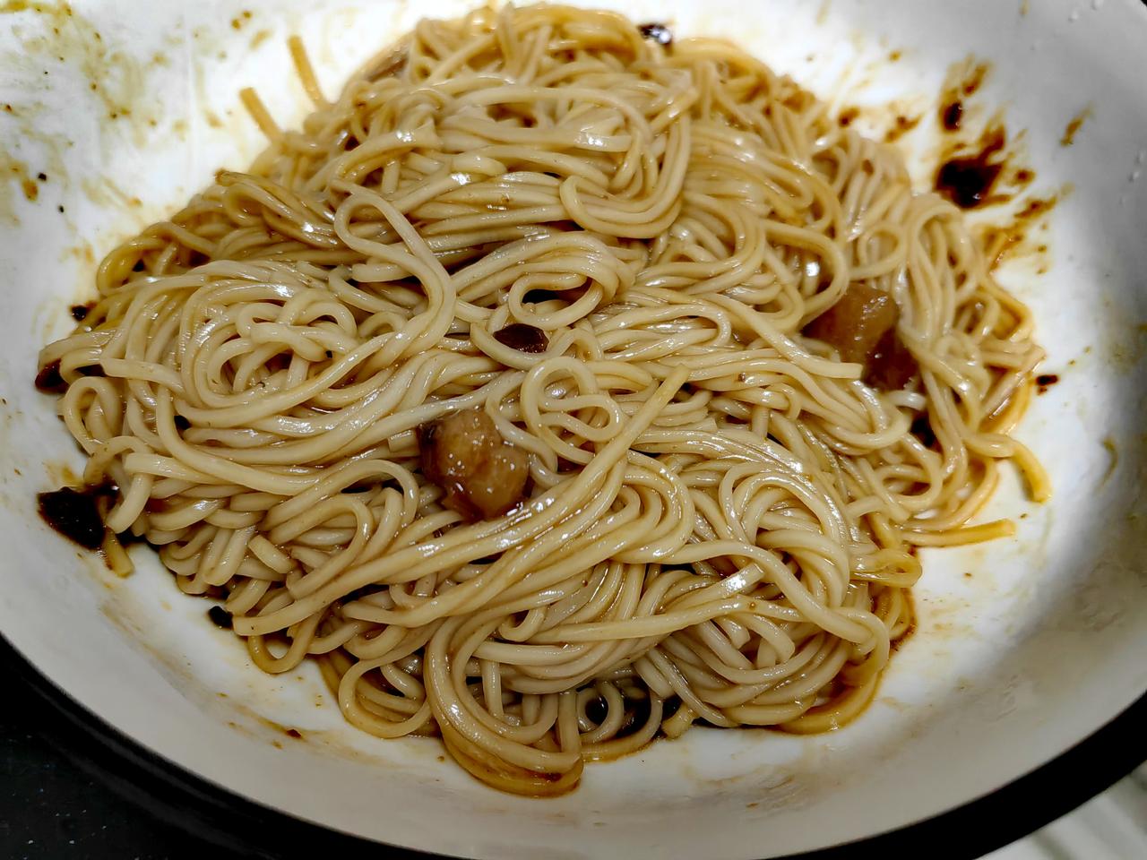 炸酱面。大舅哥做的猪肉炸酱。
​