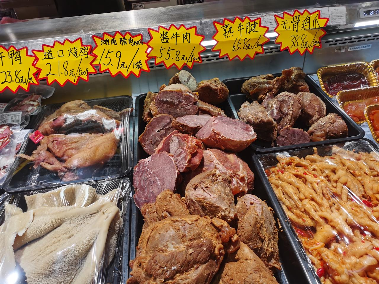 看看郑州刘先生超市里的早上买菜是最安全的
今天早上去刘先生超市里买菜，人也可多，