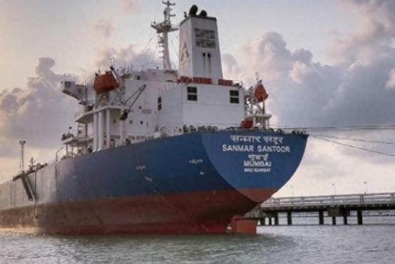 霍尔木兹海峡那边刚平息没两天，又整出个大动静，印度的油轮直接被伊朗开炮逼停，船长