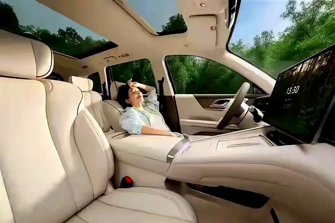 18⭐15万内大六座破局者星光L
万万没想到，​上汽通用五菱星光L这波操作，直接