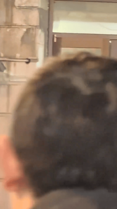 好甜，他在闹，她在笑