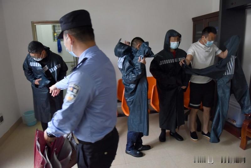 从明年开始
吸毒的记录也会被封存了
新规自2026年1月1日起实施
个人违法记录