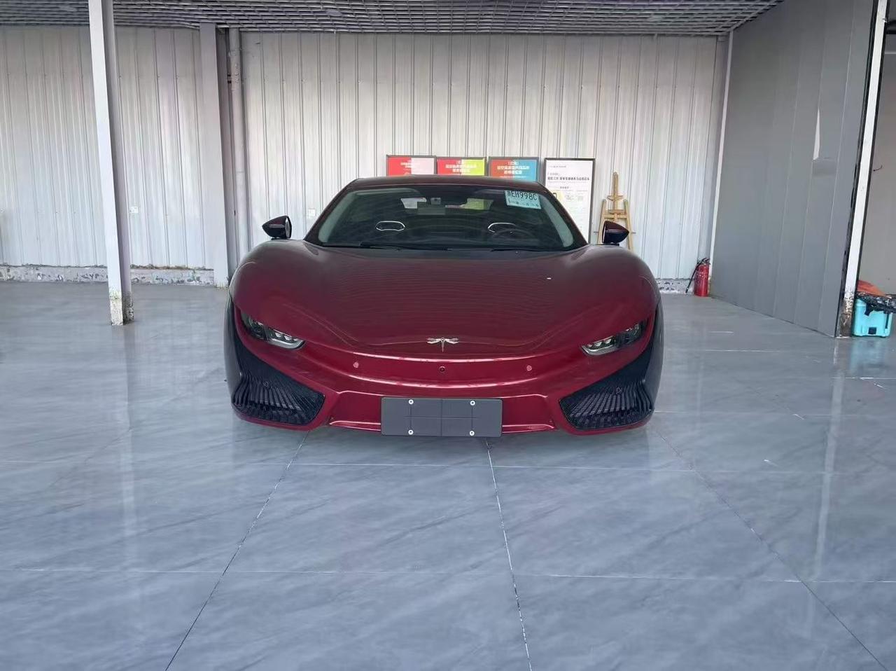 国产性能超跑
前途K50，碳纤维车神
低趴，溜背，蝴蝶门无框玻璃
蔡明利4.6秒