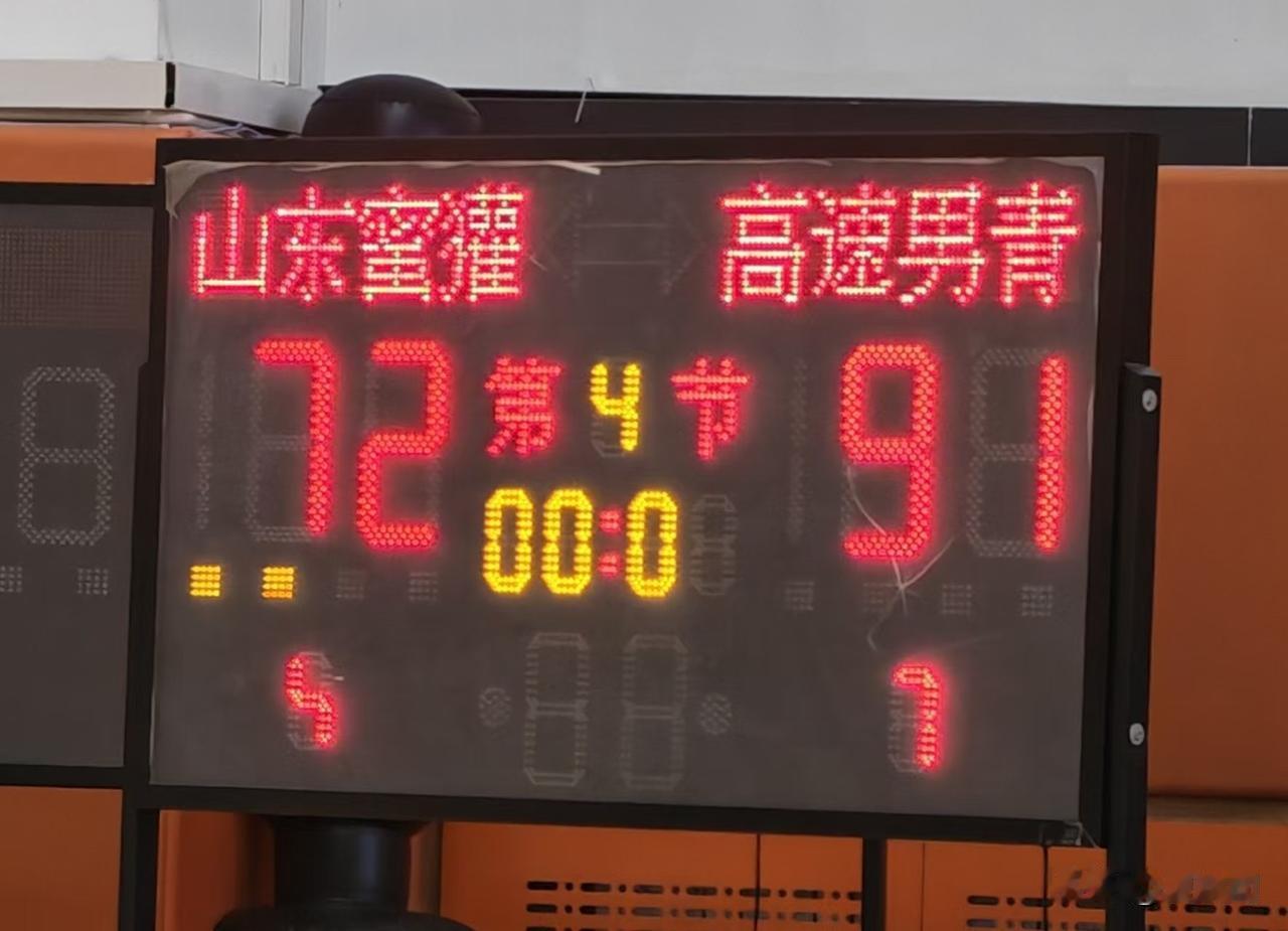 今天下午，山东高速青年队与山东蜜獾篮球俱乐部进行了一场内部教学赛，最终，高速青年