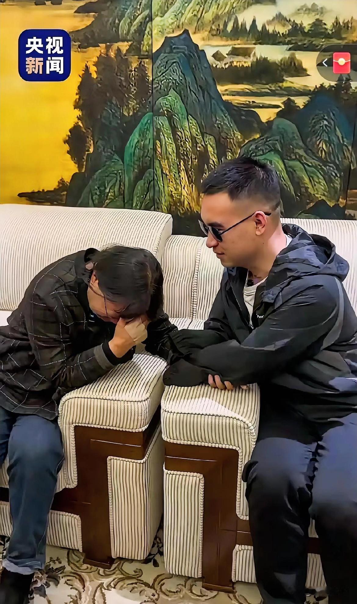 刷到杜富国和张桂梅同框，突然懂了什么才是“真正的偶像”。一个在雷场用身体守护战友