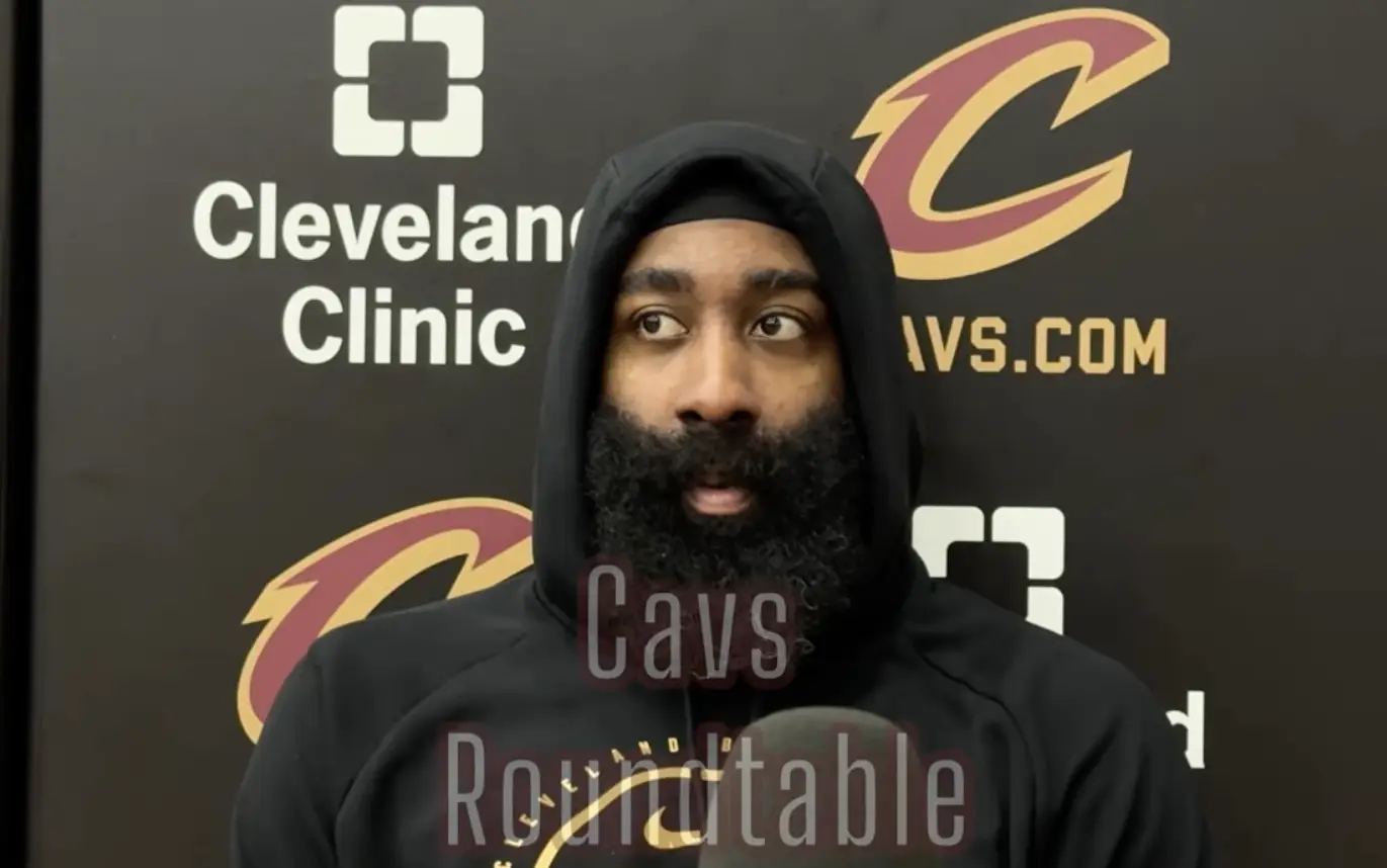 近日，哈登接受了媒体采访，回答了一些问题🎙️记者：当人们说你在这个联盟里已经赢