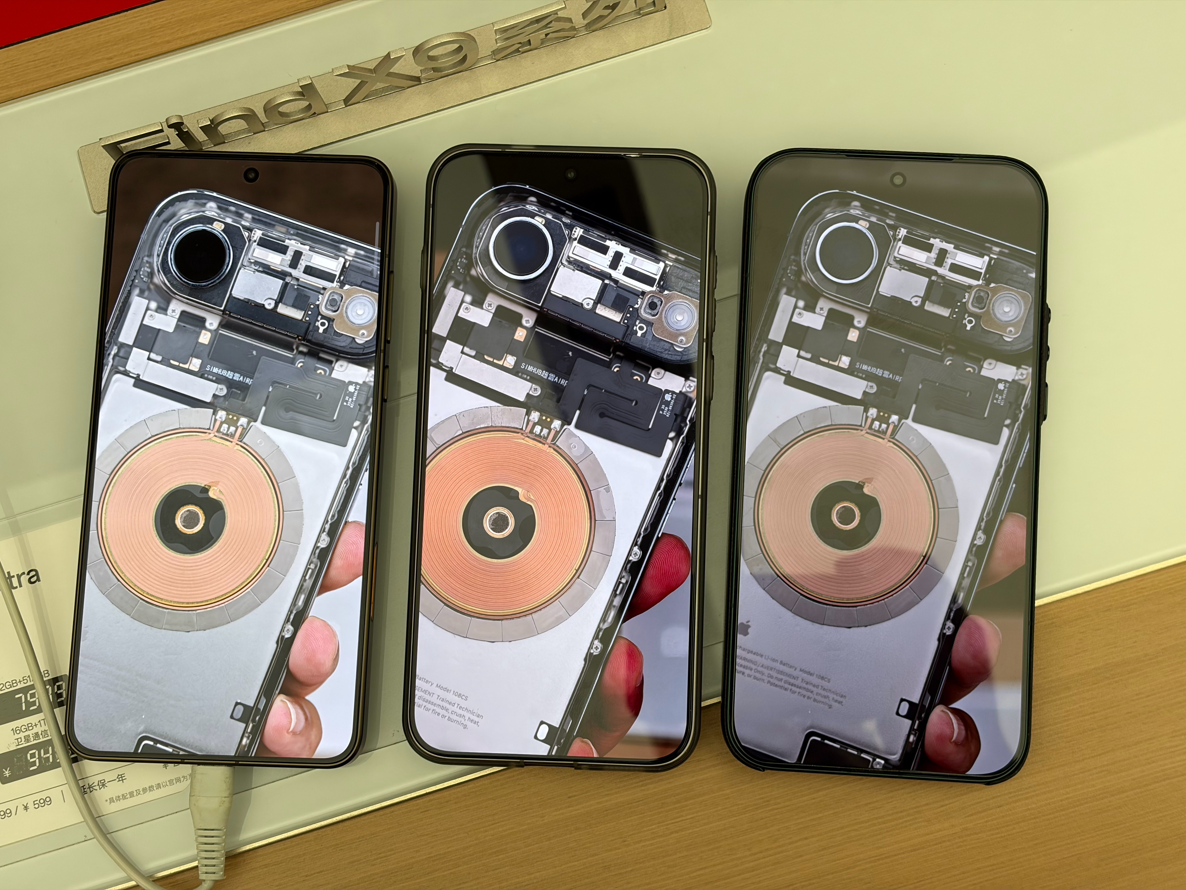 今年安卓顶配都不太好过，七八九千的影像也拉不开差距，各家也只是风格上各有千秋，再