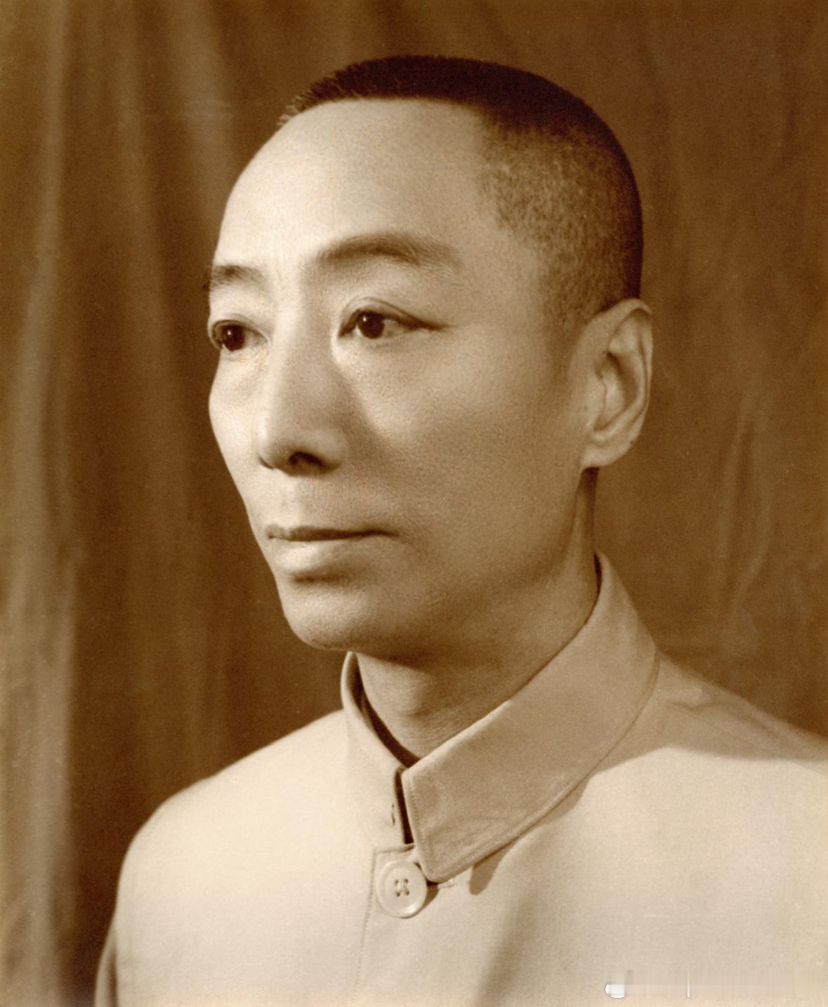 60年代谭富英标准像。谭富英1906年10月15日出生，1977年3月22日逝世