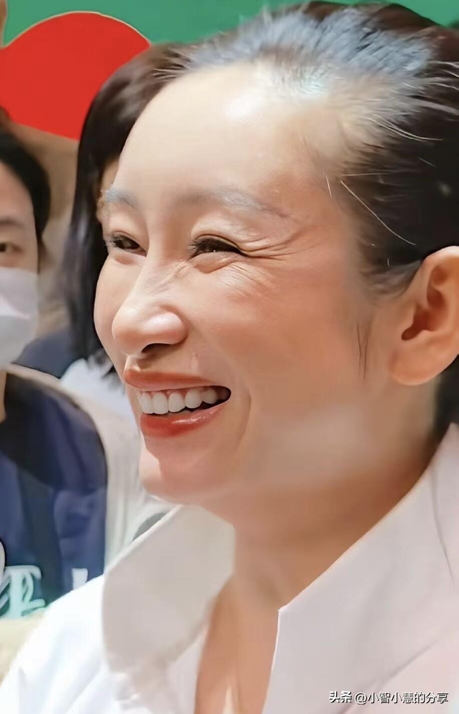 你们发现没有？秦海璐身上有种玄学，就是只要她演的电视剧，不论她是主角还是配角，她