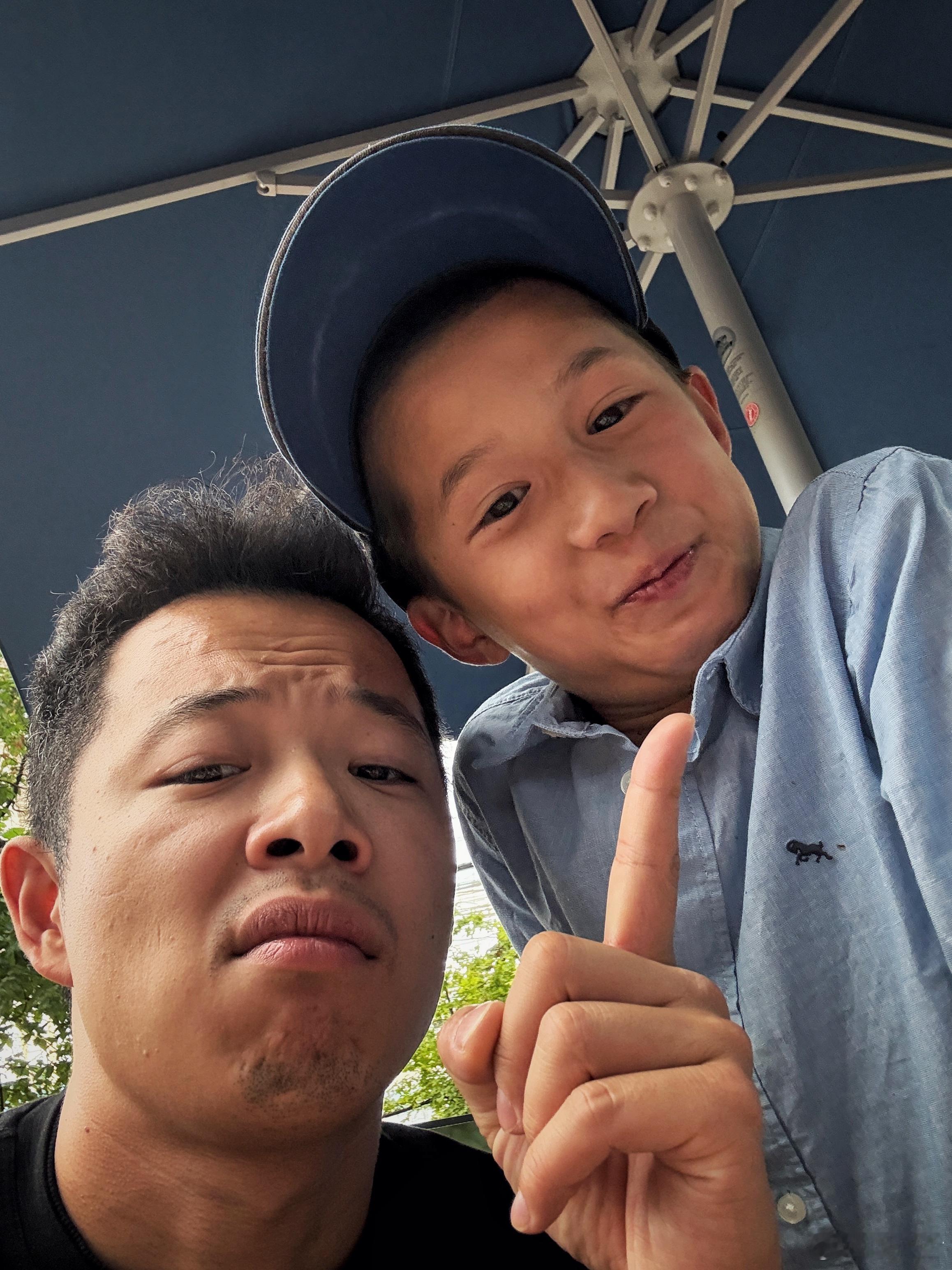 和慕尼黑转机，顺便跟家人机场吃了个便饭。这次没有向外甥交付手上有的车模，因为这台