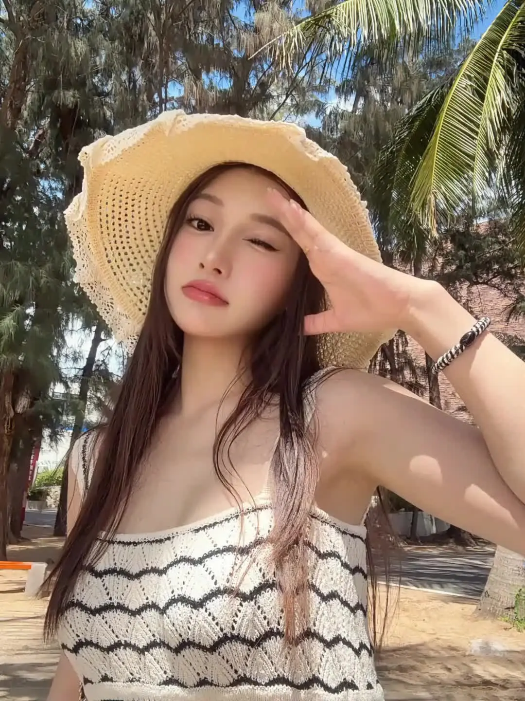我虽然看着老实的 实际我也是乖乖的