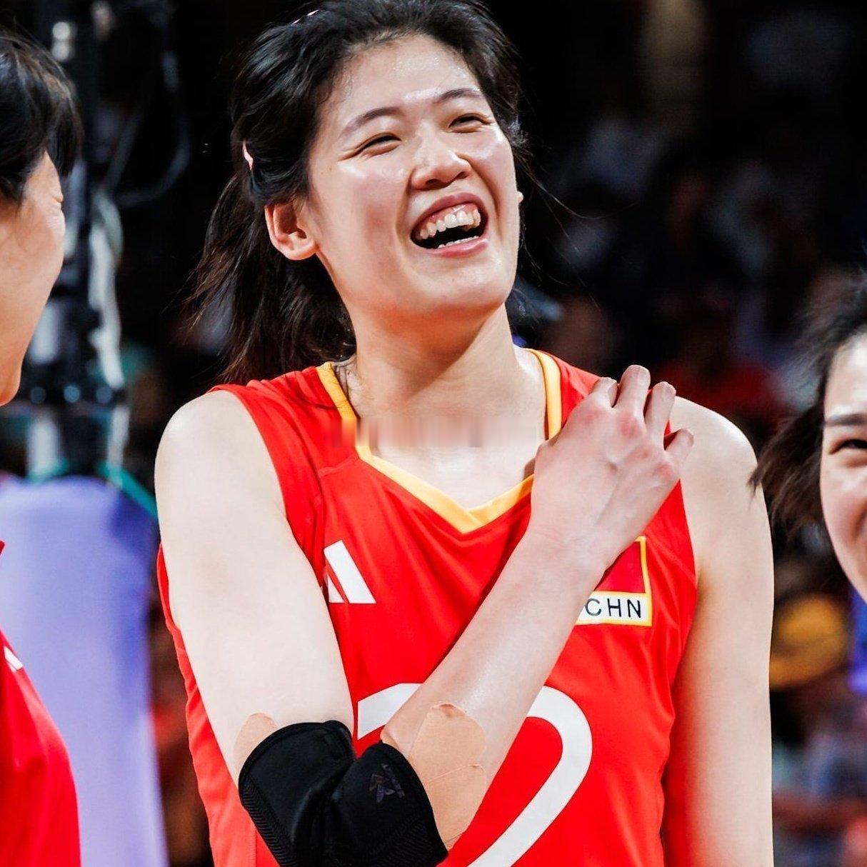 🎂李盈莹26岁生日✅职业生涯所获荣誉：🥇世界杯🥉世锦赛🥈🥉🥉VNL?