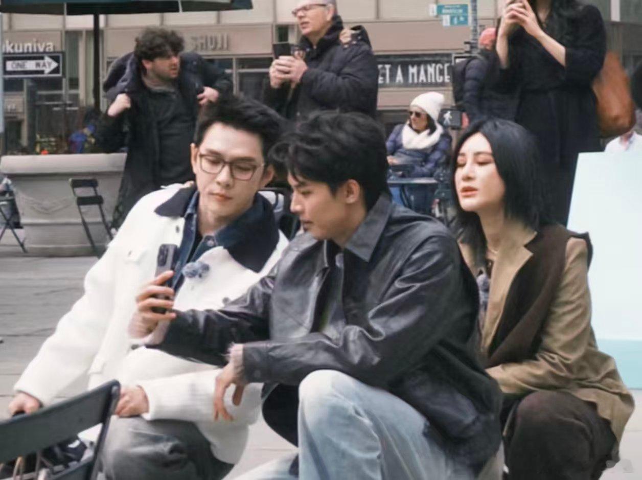 尚雯婕李佳琦三搭隔着屏幕都能感受到两位总监满满的拼劲，繁杂的选址事务之余，依旧抽