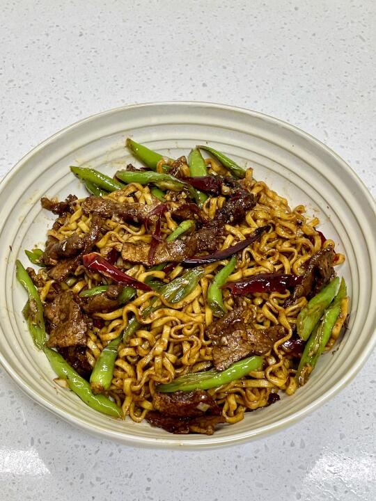 巨好吃的尖椒牛肉炒泡面，附详细做法～