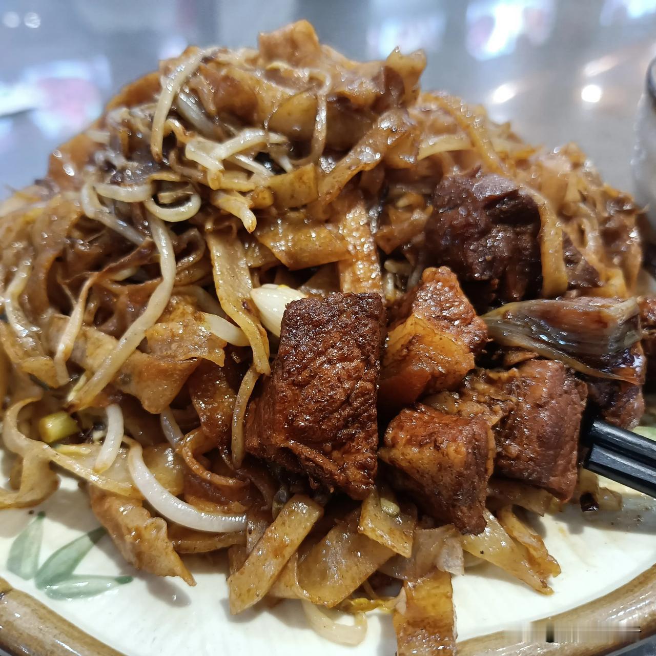 中午来西郊郑州伏牛路搬砖，想起好久没吃葛记焖饼了，刚好今天路过总店，就吃这吧。
