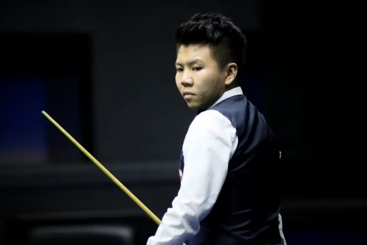 周跃龙晋级斯诺克英锦赛资格赛第四轮，傅家俊因健康原因退赛 11月25日讯 斯诺克