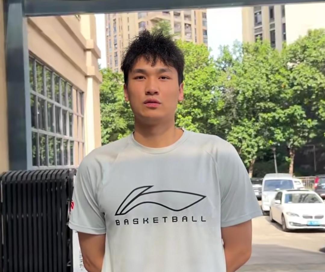 阔别CBA两年！盼“小姚明”朱荣振抓住机遇兑现天赋
 
距离离开CBA联赛，朱荣