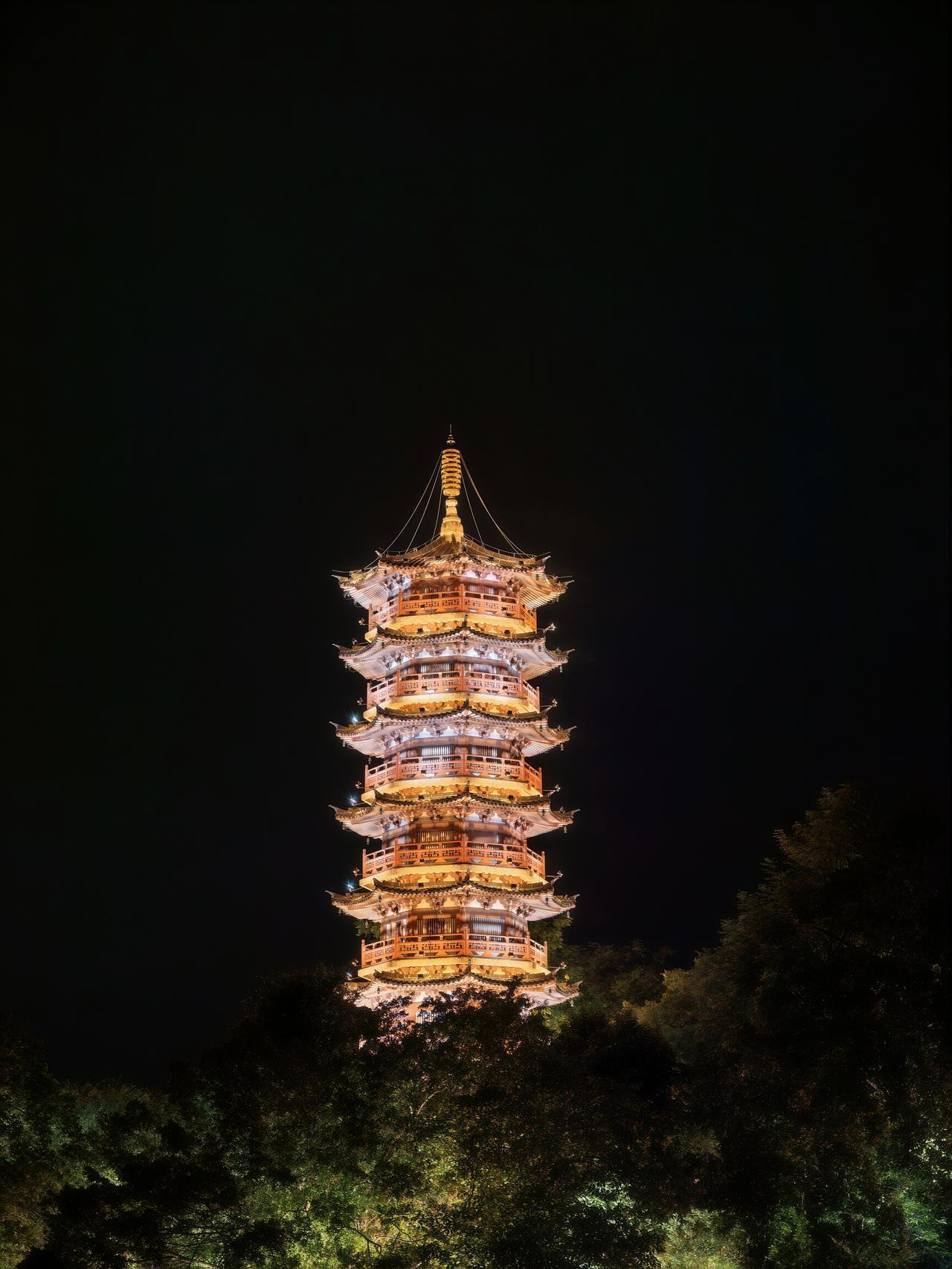 荣耀Magic8夜拍木龙古塔
当天晚上夜游两江四湖，大部分时间在游船上，最漂亮的