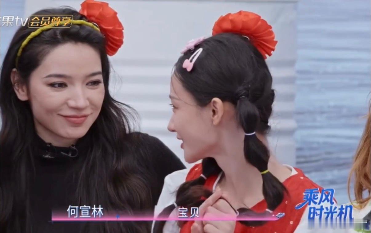 代斯叫何宣林宝贝的证据找到了 好友之间满满的温情！代斯小声在耳畔说着宝贝，甜度恰