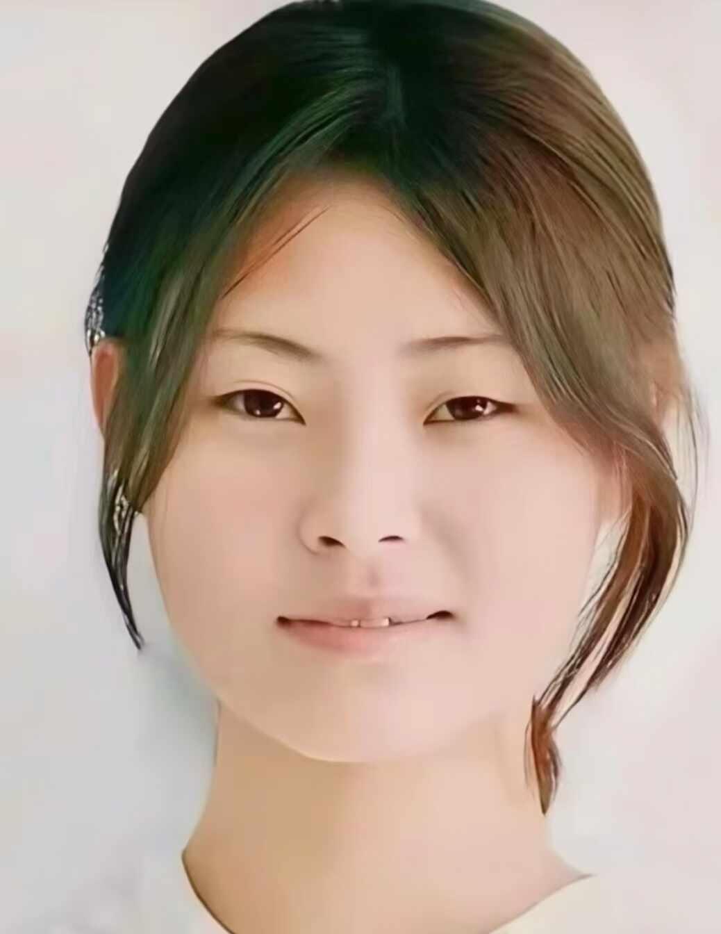 不要忘记她！不要忘记她!嗯一下当积德了
姓名：李嘉欣
性别：女
年龄：15岁
身