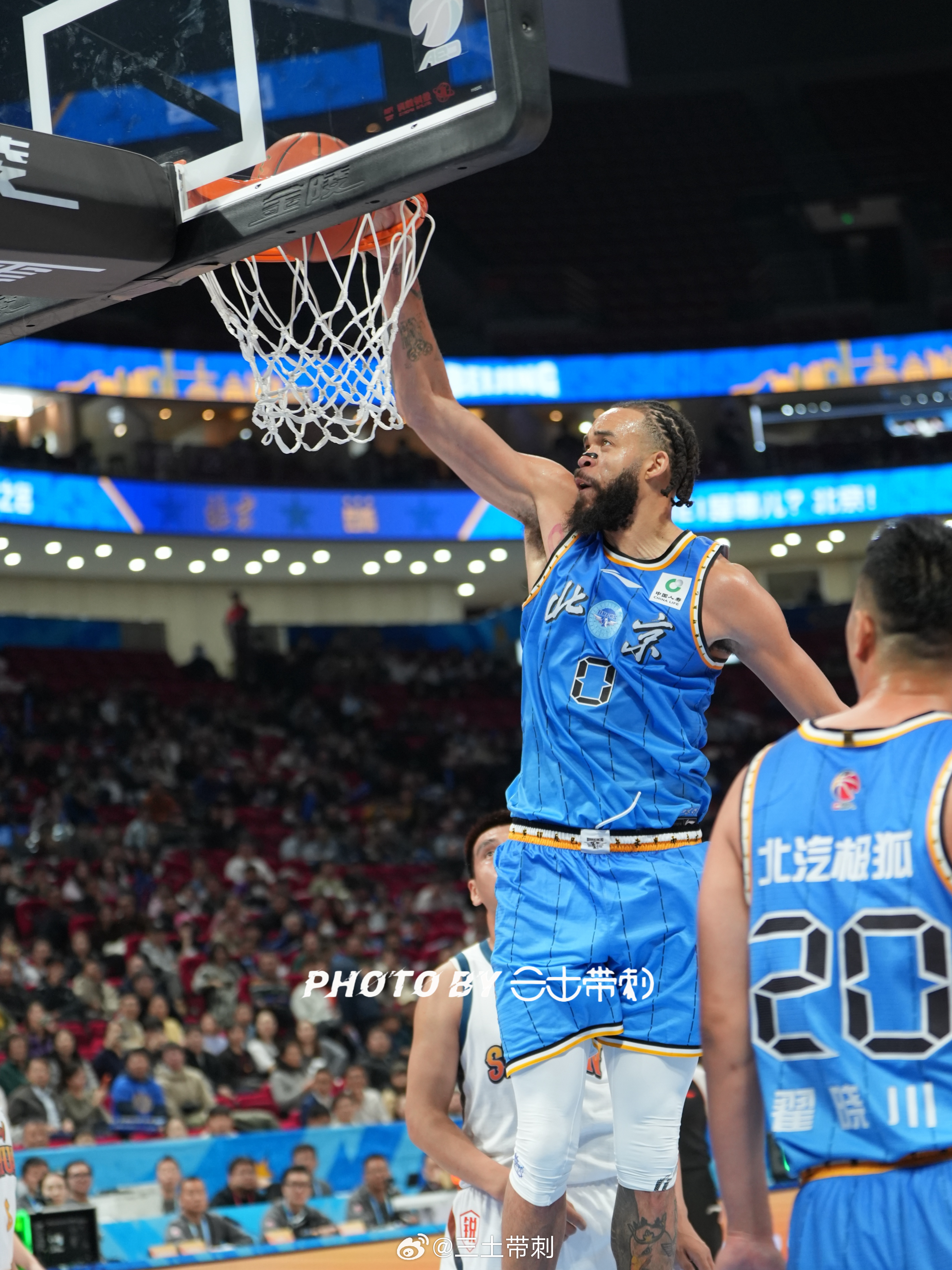 北京男篮vs四川男篮麦基 太帅了！ 北京·华熙生物·润百颜中心