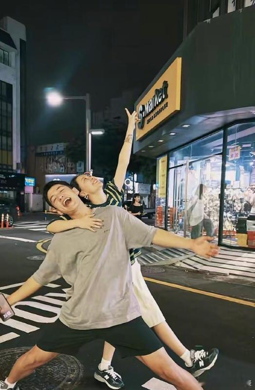 李嘉格和男友合照李嘉格与男友合照 好甜！ 