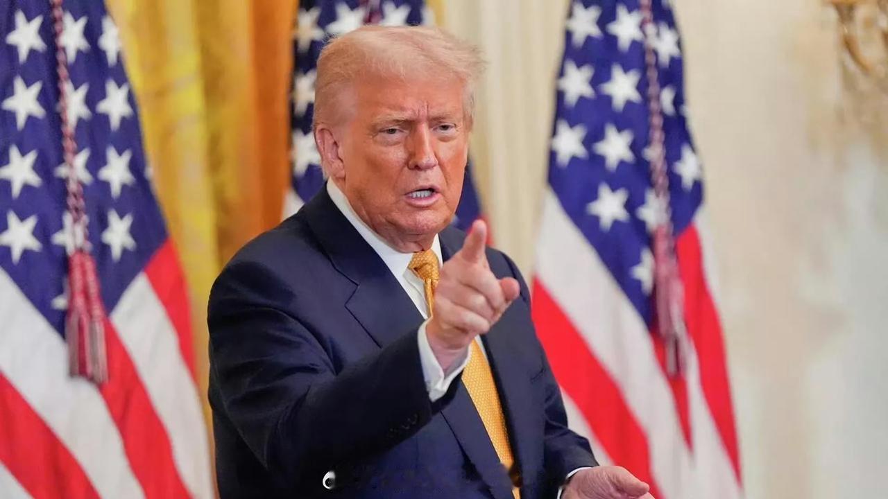 特朗普在关税方面拧得狠，即使最后被判定为非法，他也有可能继续征收。据俄罗斯卫星通