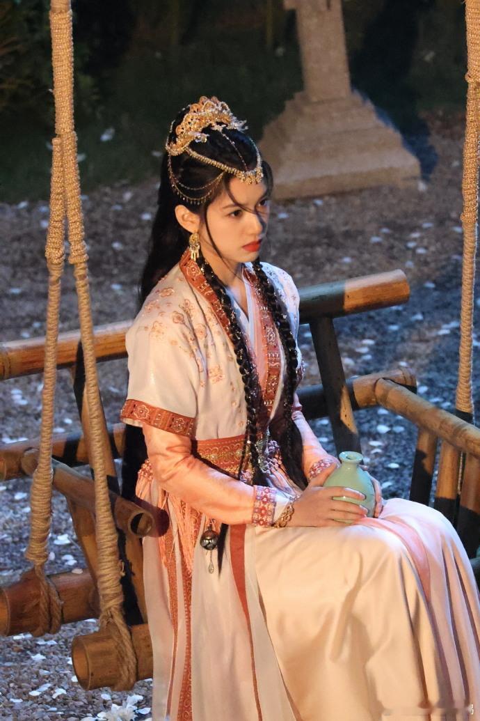 张婧仪《梦花廷》缇兰公主路透，果然不是不适合古装，找到自己适合的造型还是美的 