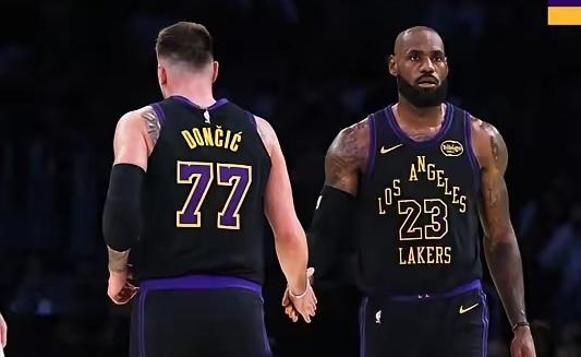 太顶了！湖人141-116轻取老鹰，这三人是赢球大功臣
 
1. 勒布朗·詹姆斯