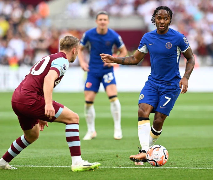 上半场的斯特林：4次成功过人全场最多4次造犯规全场最多5次反抢全场并列最多 ​​