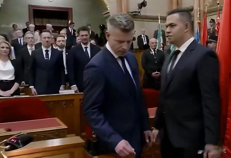 毛焦尔·彼得正式成为匈牙利总理！