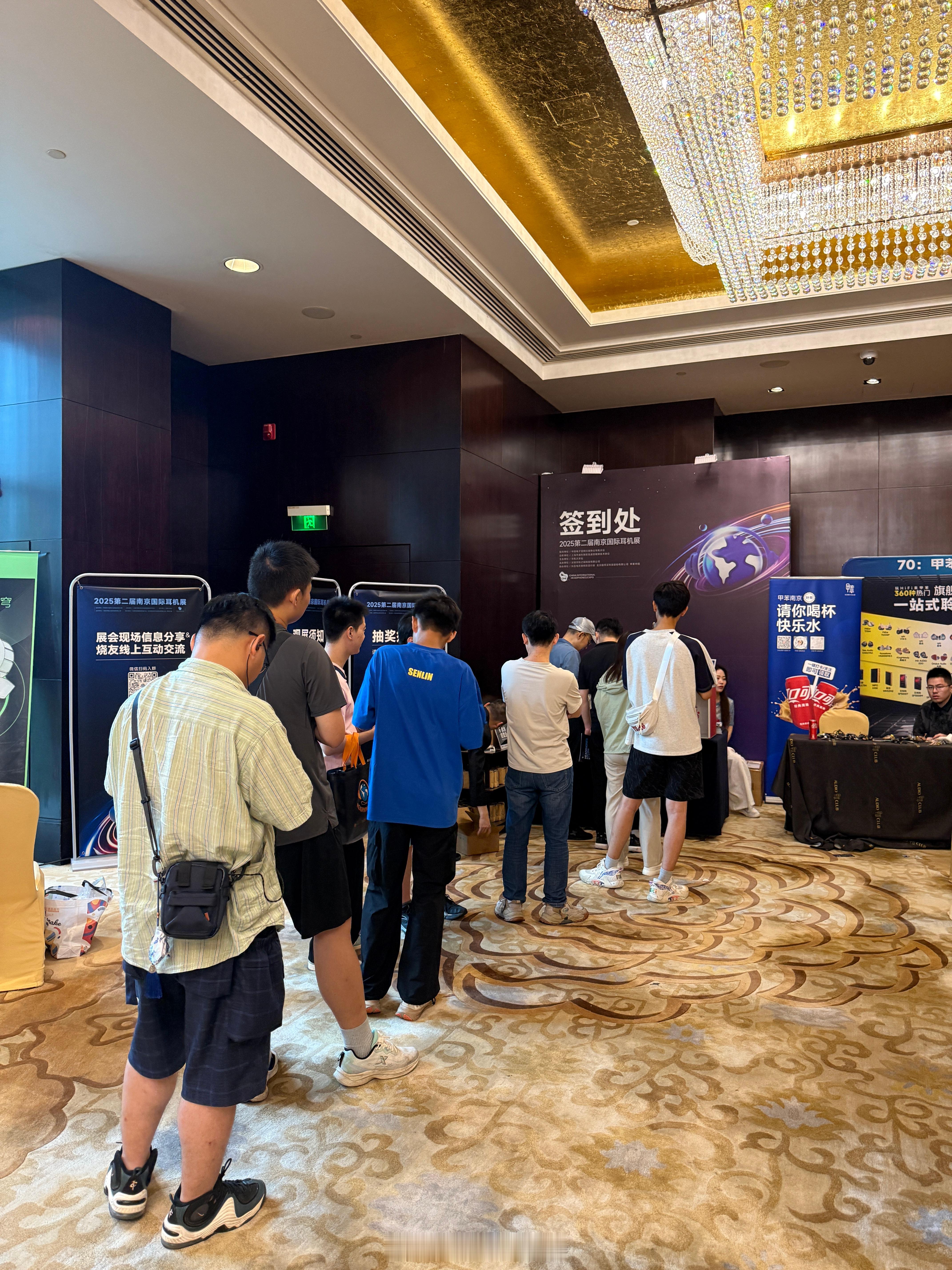 不到八点见就开始排队了可还行[允悲][允悲][允悲][允悲][允悲][允悲]20