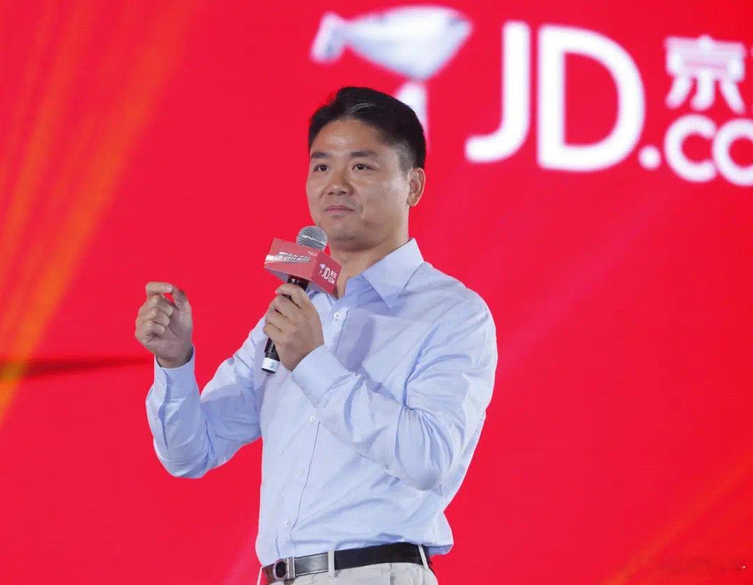 最卷618元年，#刘强东微信群跨国操盘京东# 东哥海外操盘今年的618，经常忙的