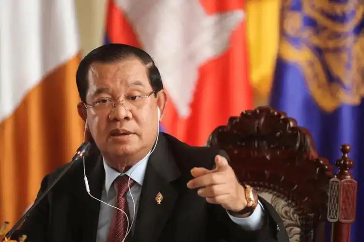 柬埔寨没有尴尬只有更尴尬，柬泰停火后，洪森开始大力抚恤奋勇杀敌的将士。
据报道，