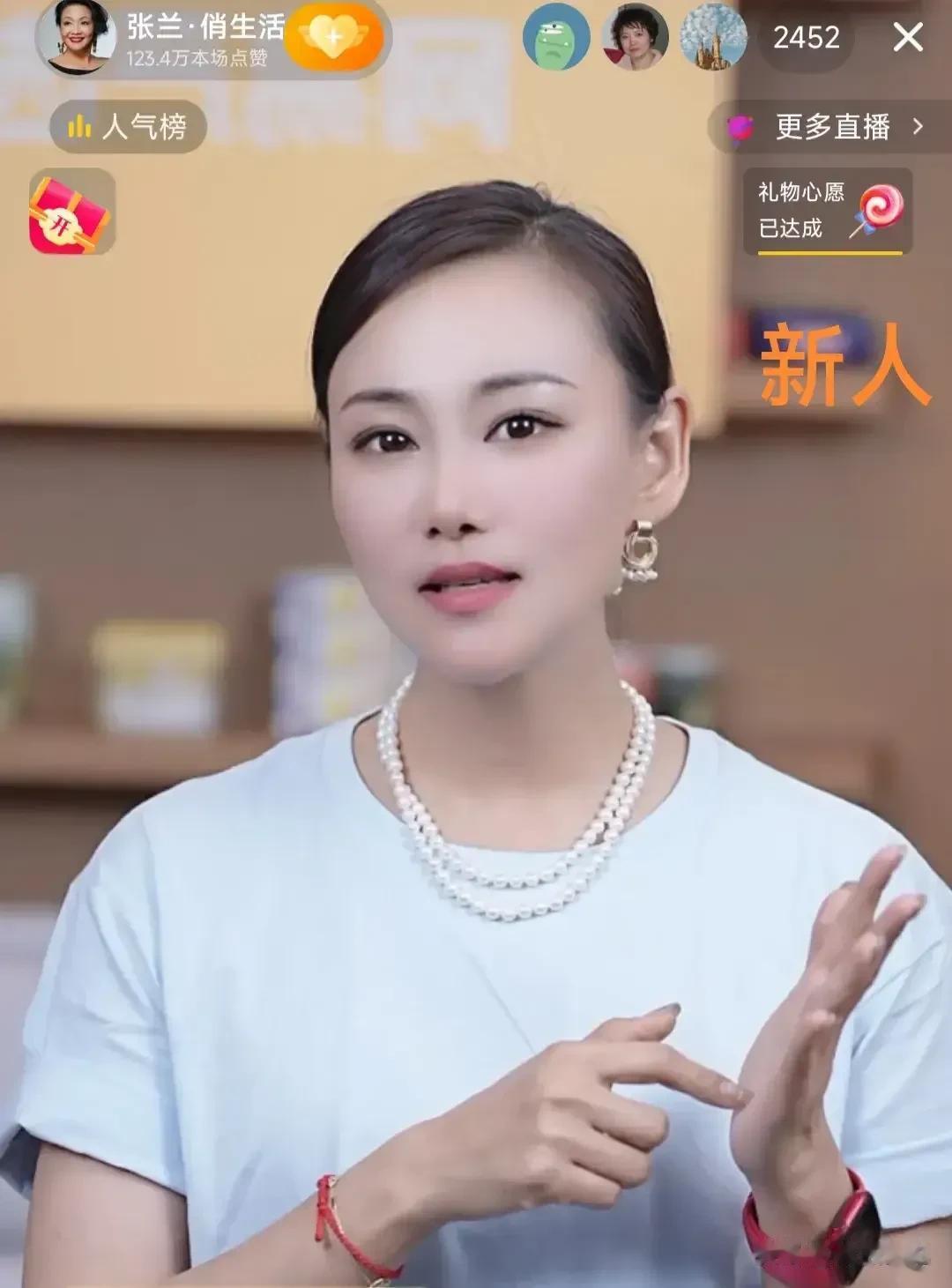 没想到张兰直播间又来新人了，还是一位大美女，走了文文，来了一位大美女，看来张兰直