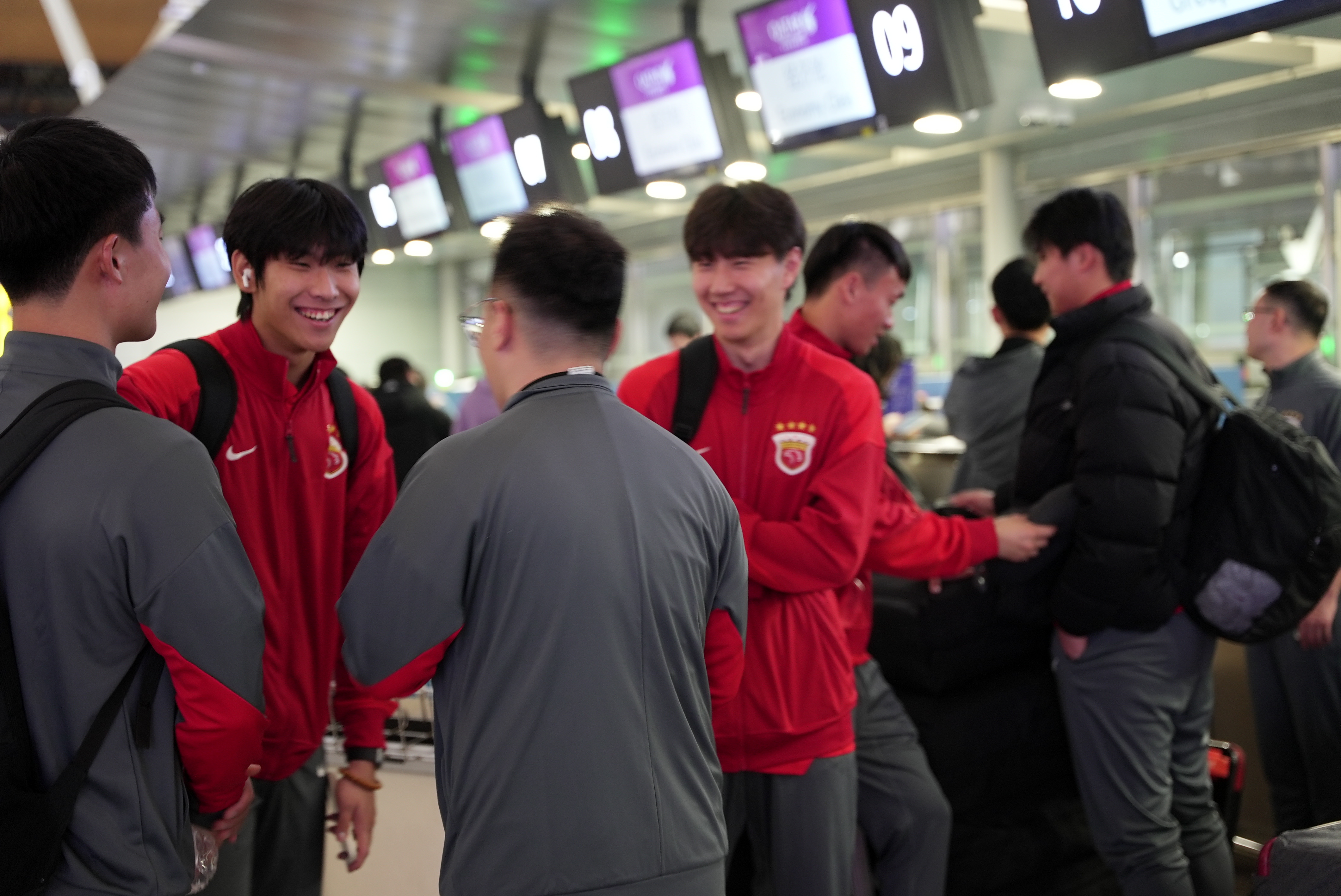 昨天有人问说机场好像没有看到此前有伤在身的李新翔上海海港