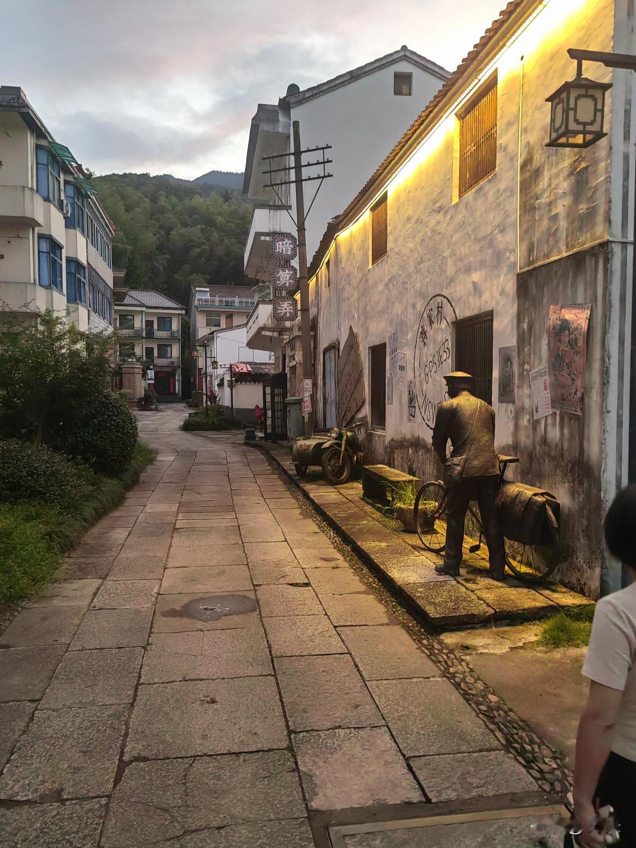 麦家——读书就是回家。
     2026年8月25日，大源蒋家村——麦家故里“