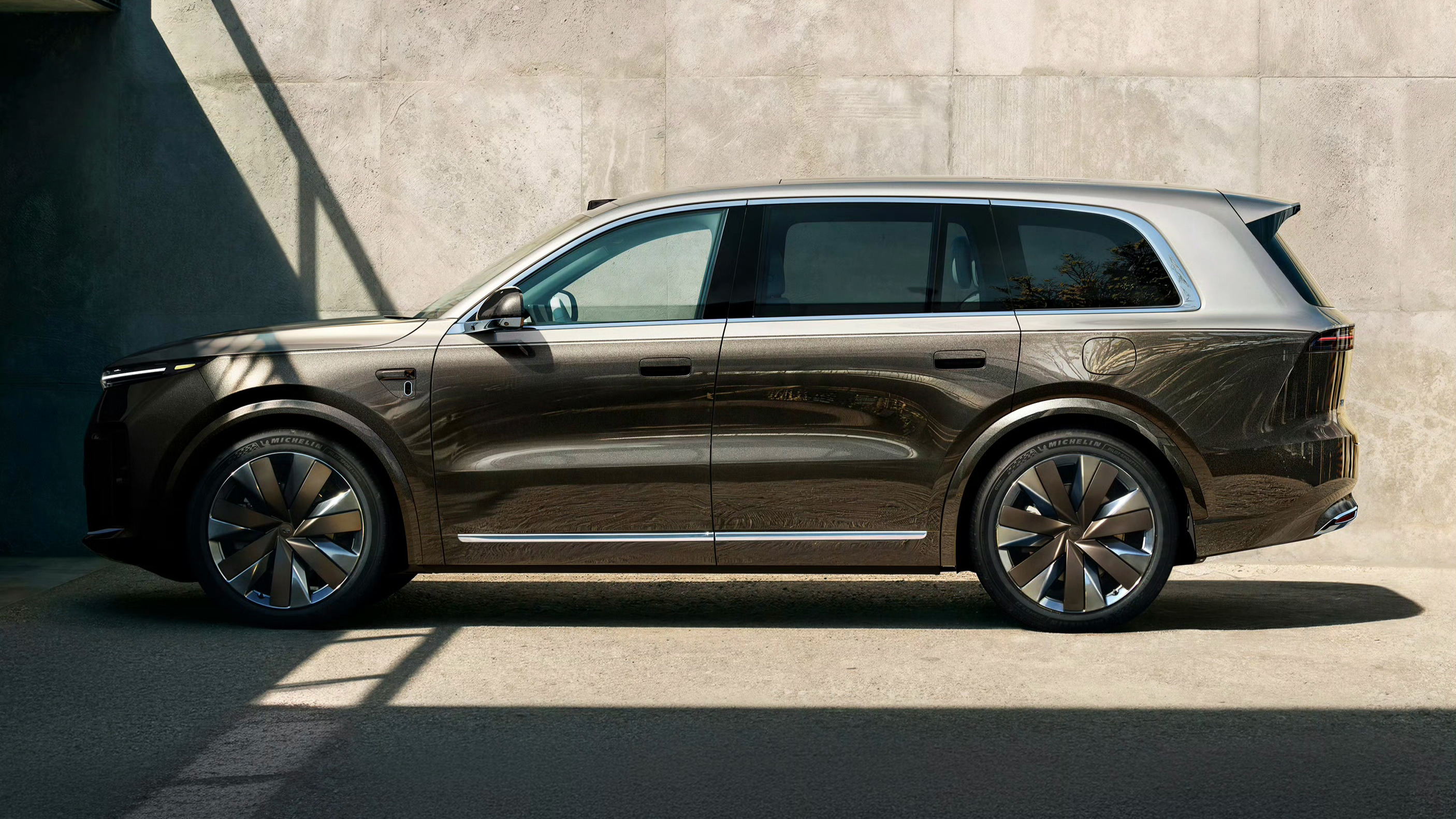 理想L9上市四年，友商跟在后面学了四年直到2026年，依然能在新车上看见老L9的