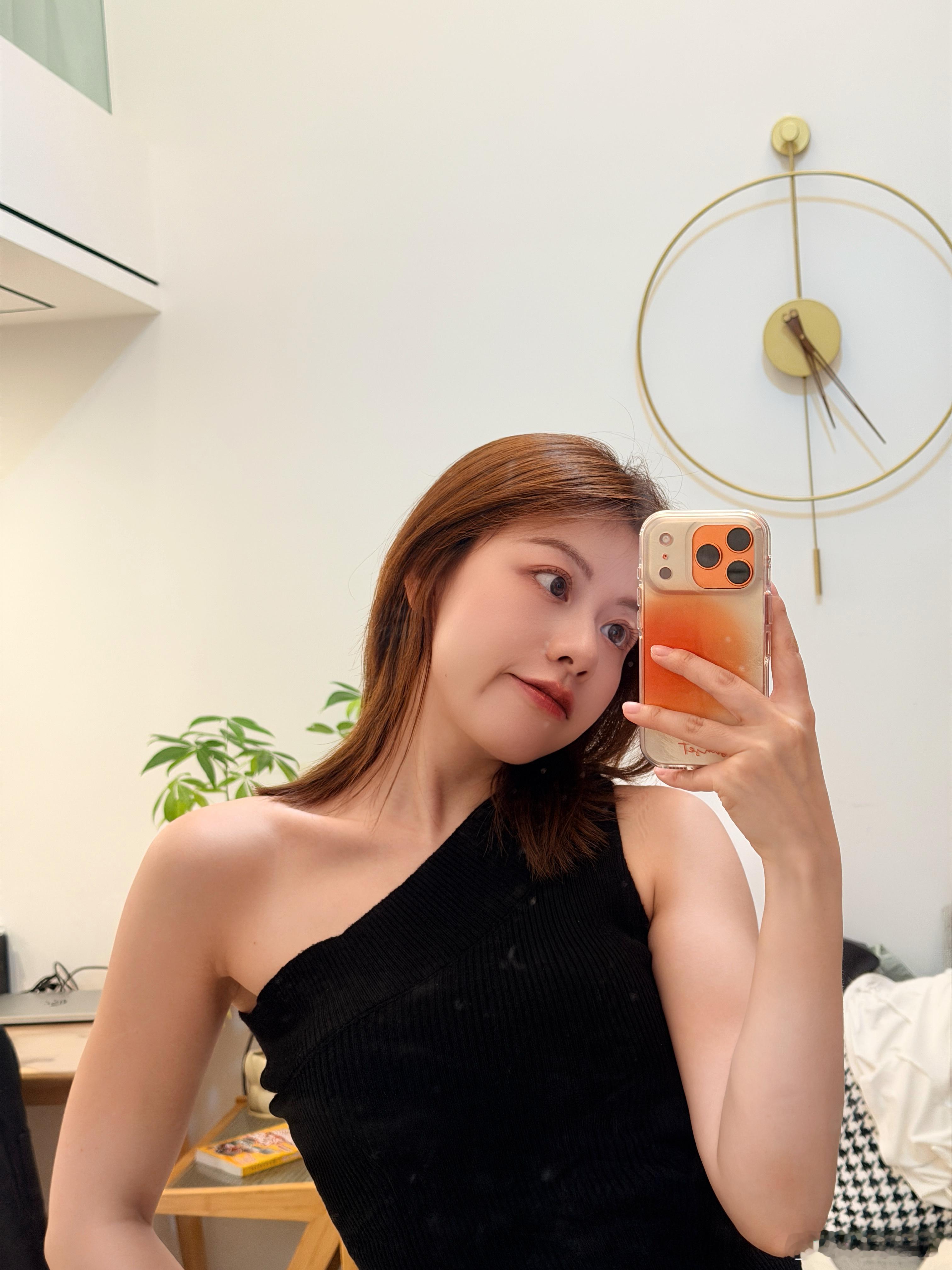 早吖~想不到吧？我根本不需要闹钟因为每天都是被热醒的快来晒晒你们的温度让我凉快凉