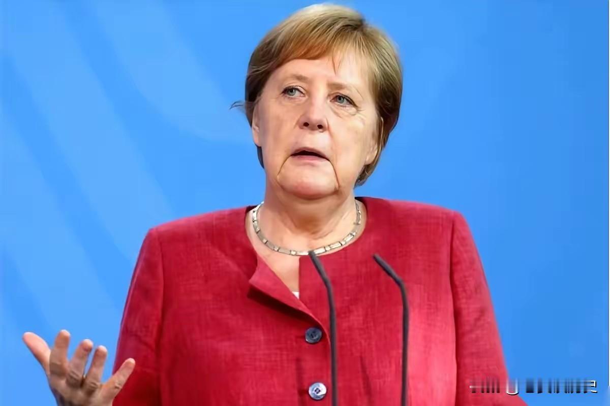 退休几年的默克尔，突然露面了。
一开口，就给整个欧洲划了三条线。第一，不许主动和