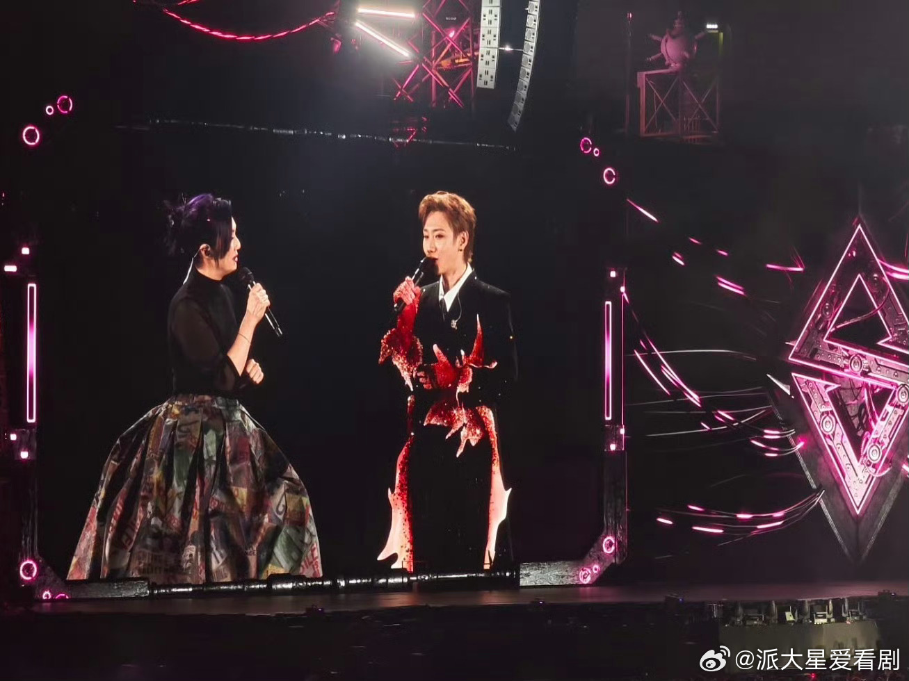 汪苏泷杨千嬅合唱汪苏泷杨千嬅联名2还会远吗这是什么神仙音色碰撞！合唱结束全网催二