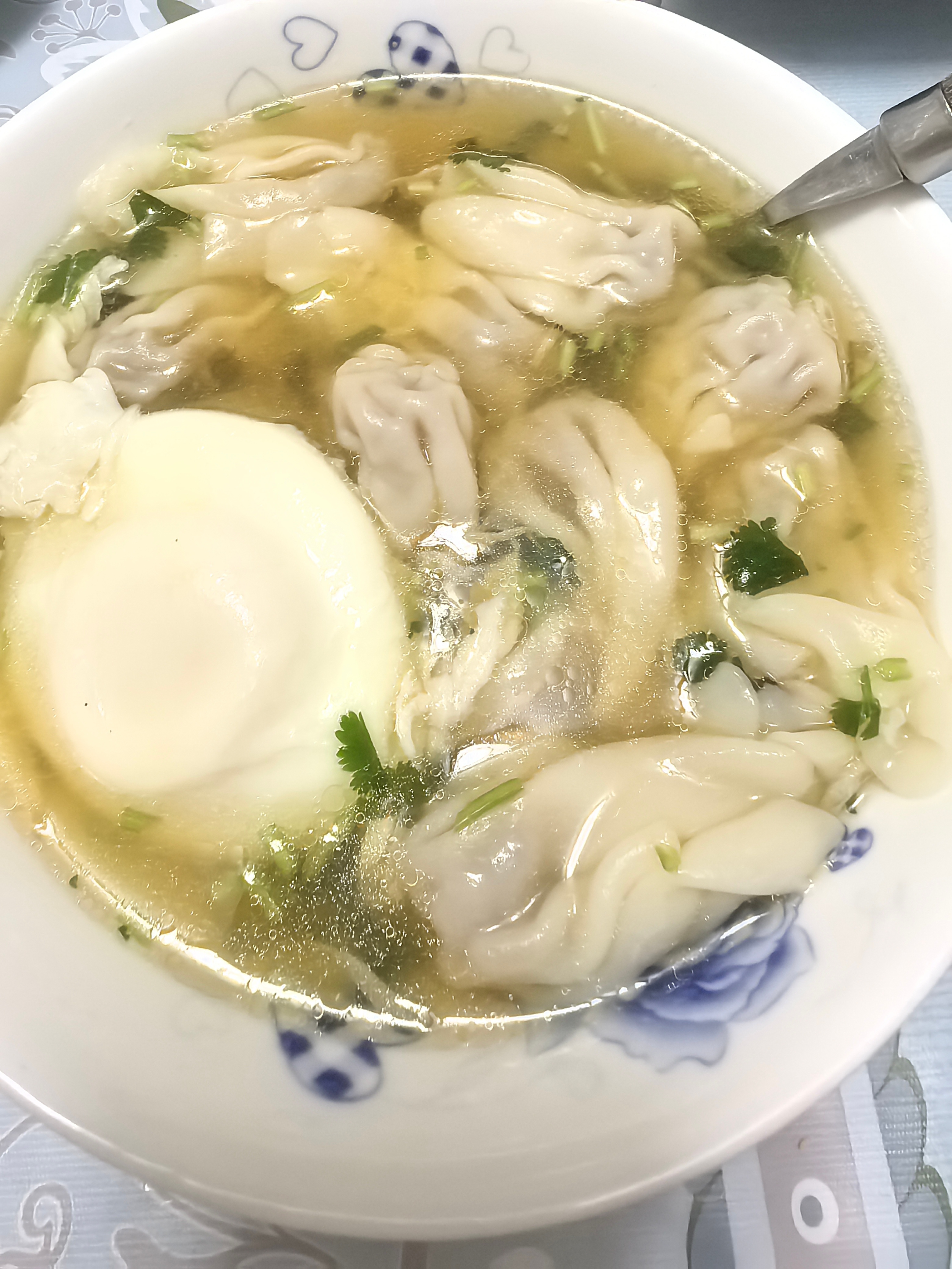 又是一天的开始，给神兽做一碗热乎乎的小云吞吃～ 