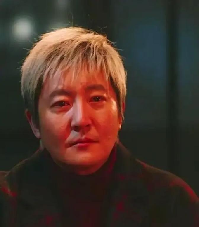 海归女总裁，爱上一个摆摊的。
不是偶像剧，是8.9分的神剧。
你刷到过那个片段吗