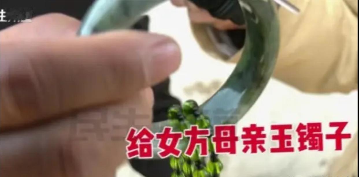 河南，六旬的王大哥反映，自己遭遇了类似狸猫换太子的糟心事，心态都崩了，他和女友恋