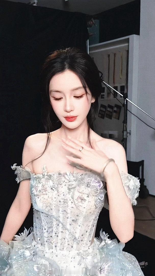 杨颖 像延安苹果 她说自己像延安苹果的那段反复看了好几遍，不是因为她说了什么，是