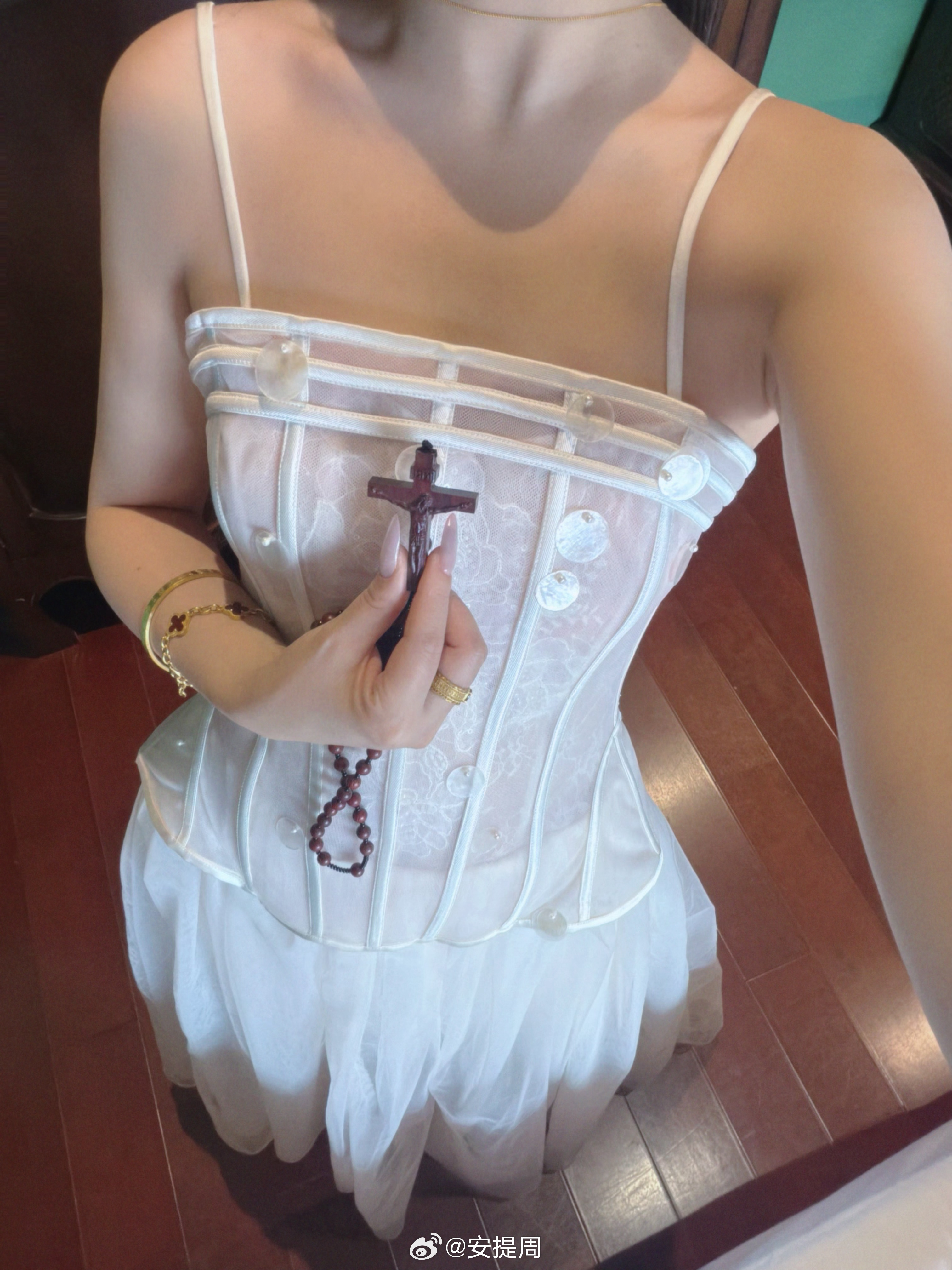 🤍结婚时做了无数套婚纱But根本穿不过来这是其中的一套